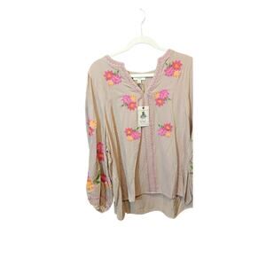 Easel floral embroidered top